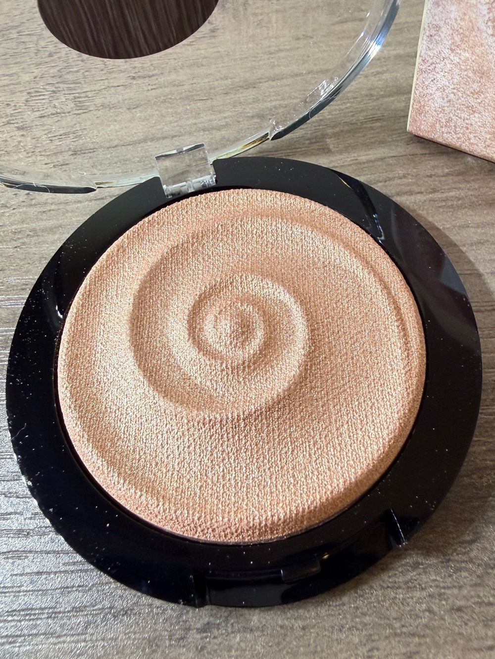 Laura Geller baked gelato swirl Illuminator in Gilded Honey